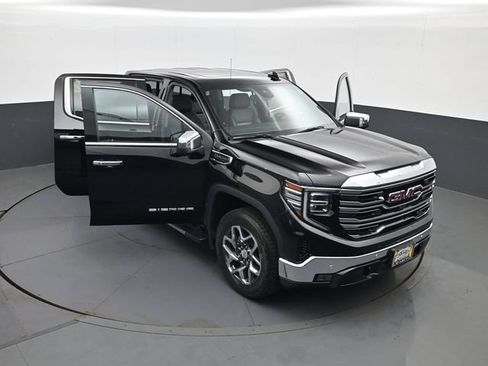 Used 2024 GMC Sierra 1500 SLT w/ SLT Premium Plus Package AWD/4WD image 29