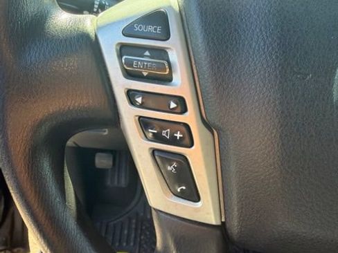 Used 2022 Nissan Titan SV RWD image 12