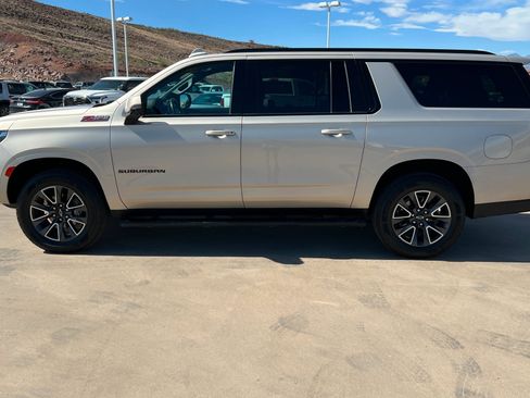 Used 2021 Chevrolet Suburban Z71 w/ Luxury Package AWD/4WD image 2