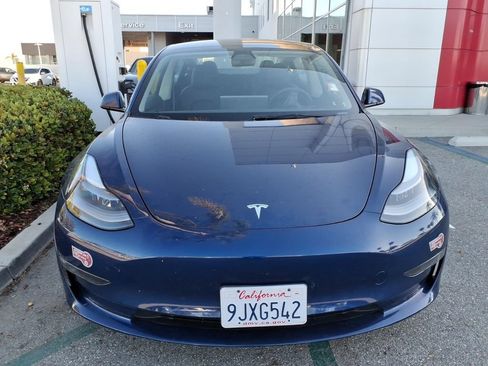 Used 2023 Tesla Model 3 Standard Range RWD image 9