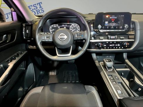 Used 2025 Nissan Pathfinder SV FWD image 9