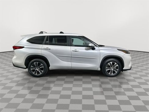 Used 2023 Toyota Highlander L image 9
