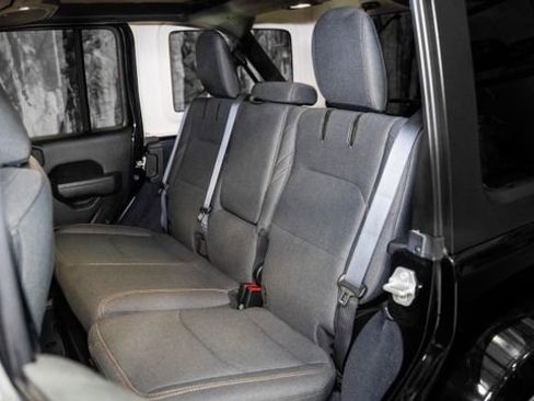 Used 2024 Jeep Wrangler Unlimited image 10