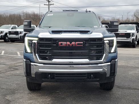 New 2026 GMC Sierra 2500 Pro w/ Convenience Package image 2
