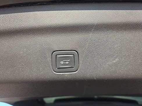 Used 2023 GMC Yukon XL Denali Ultimate image 14