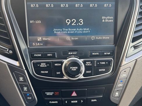 Used 2016 Hyundai Santa Fe SE w/ Option Group 03 FWD image 17