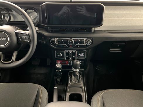 Used 2024 Jeep Wrangler Willys image 14