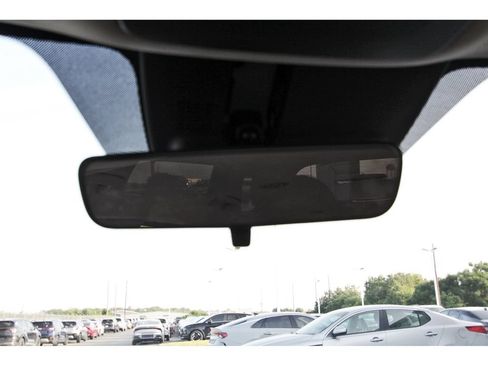 Used 2023 Kia Carnival EX FWD image 26