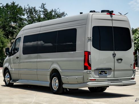 Used 2025 Mercedes-Benz Sprinter 3500 image 10