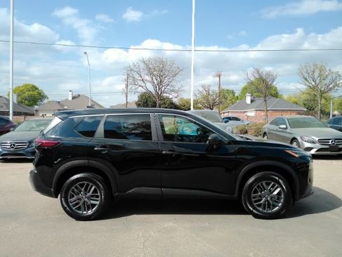 Used 2023 Nissan Rogue S image 5