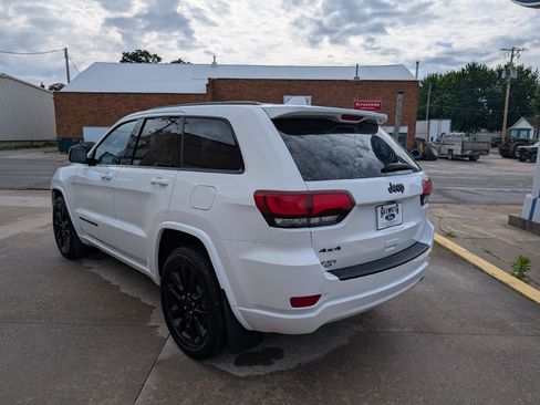 Used 2021 Jeep Grand Cherokee Laredo X AWD/4WD image 8
