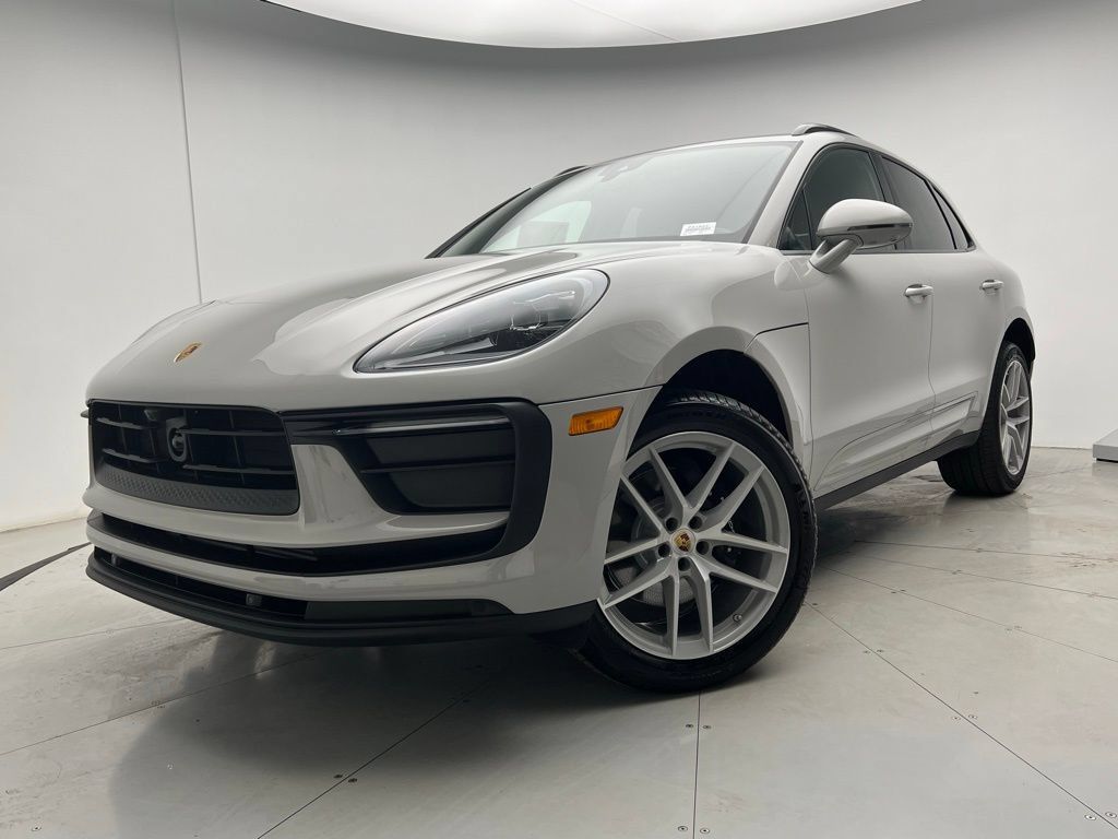 Used 2026 Porsche Macan AWD/4WD image 1