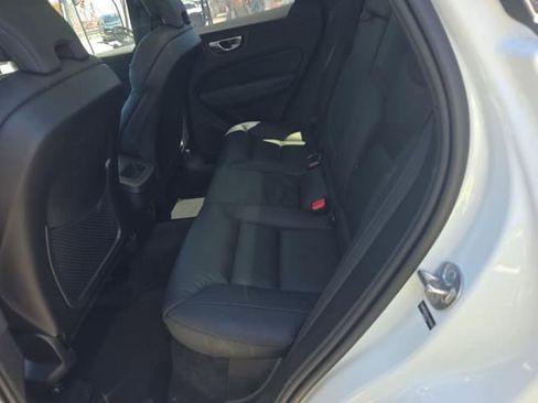 Used 2025 Volvo XC60 B5 Plus image 5