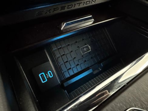 Used 2024 Ford Expedition Max Platinum image 22