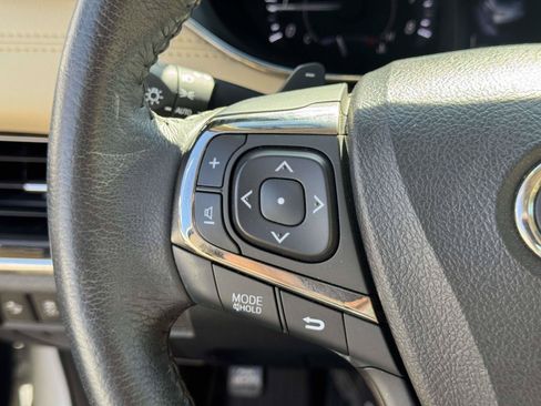 Used 2018 Toyota Avalon XLE Premium w/ All Weather Liner Package FWD image 19