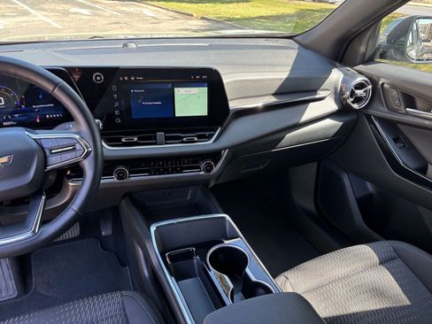 Used 2025 Chevrolet Equinox LT image 30