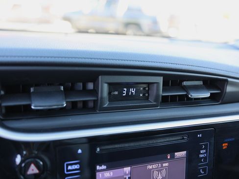 Used 2018 Toyota Corolla SE image 22