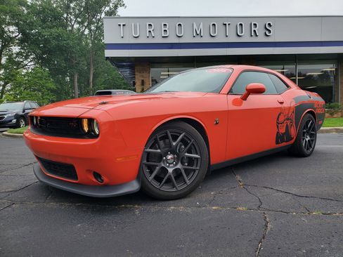Used 2016 Dodge Challenger R/T Scat Pack image 1