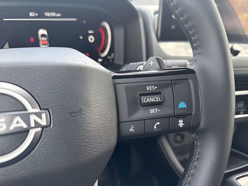 Used 2025 Nissan Rogue Platinum FWD image 18
