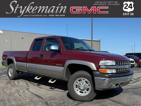 Used 2000 Chevrolet Silverado 2500 LS AWD/4WD image 1