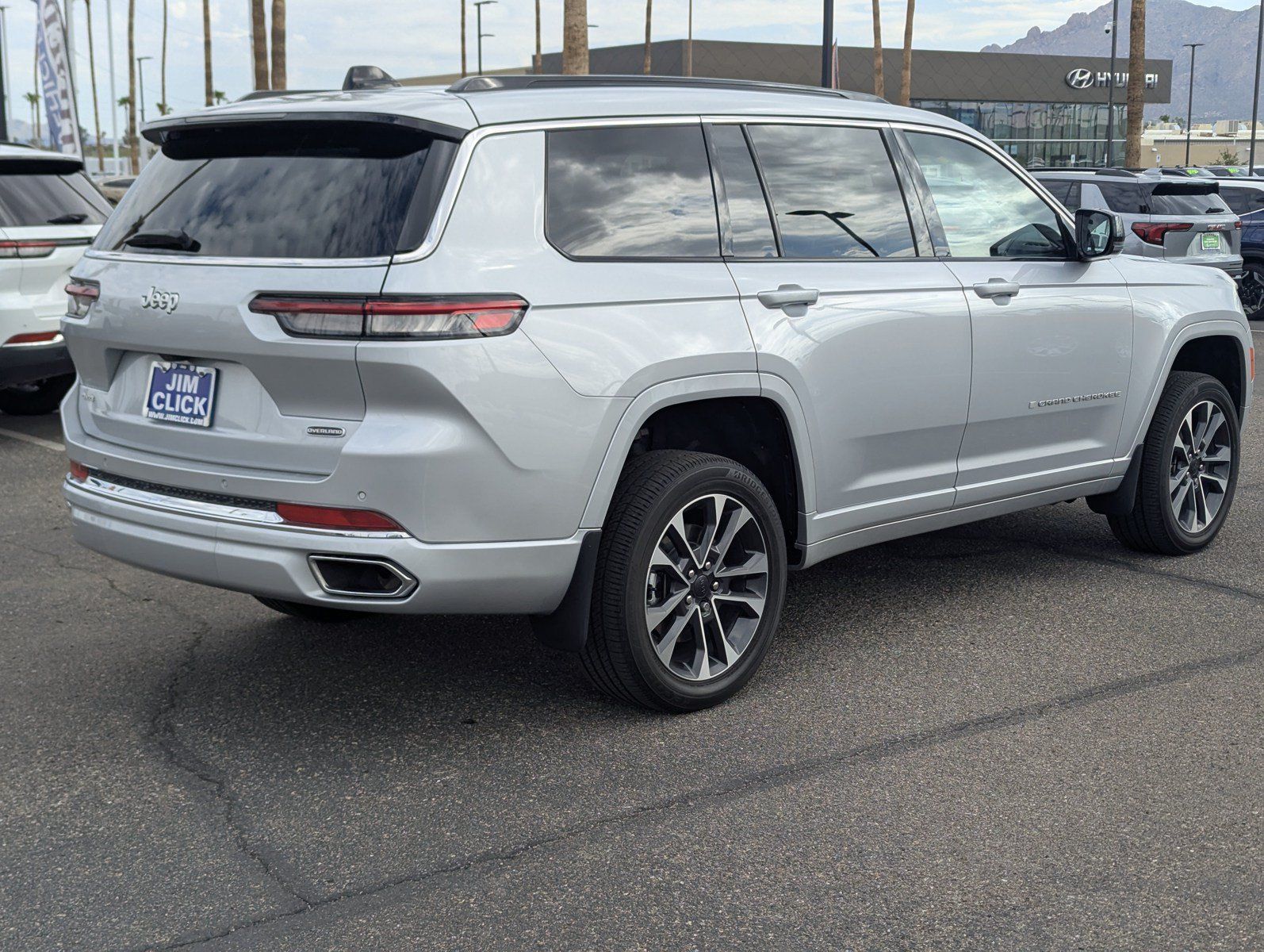 Certified 2025 Jeep Grand Cherokee L Overland w/ MOPAR Finishing Package AWD/4WD image 2