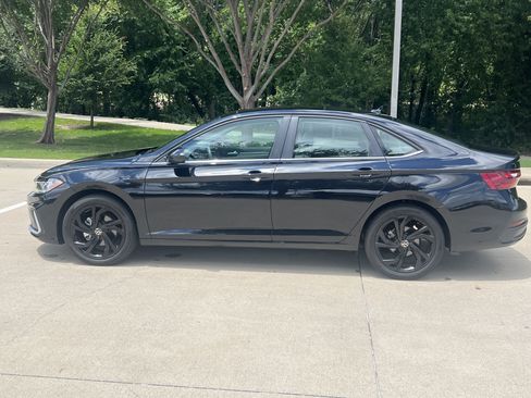 Certified 2026 Volkswagen Jetta SE w/ Black Wheel Package FWD image 6