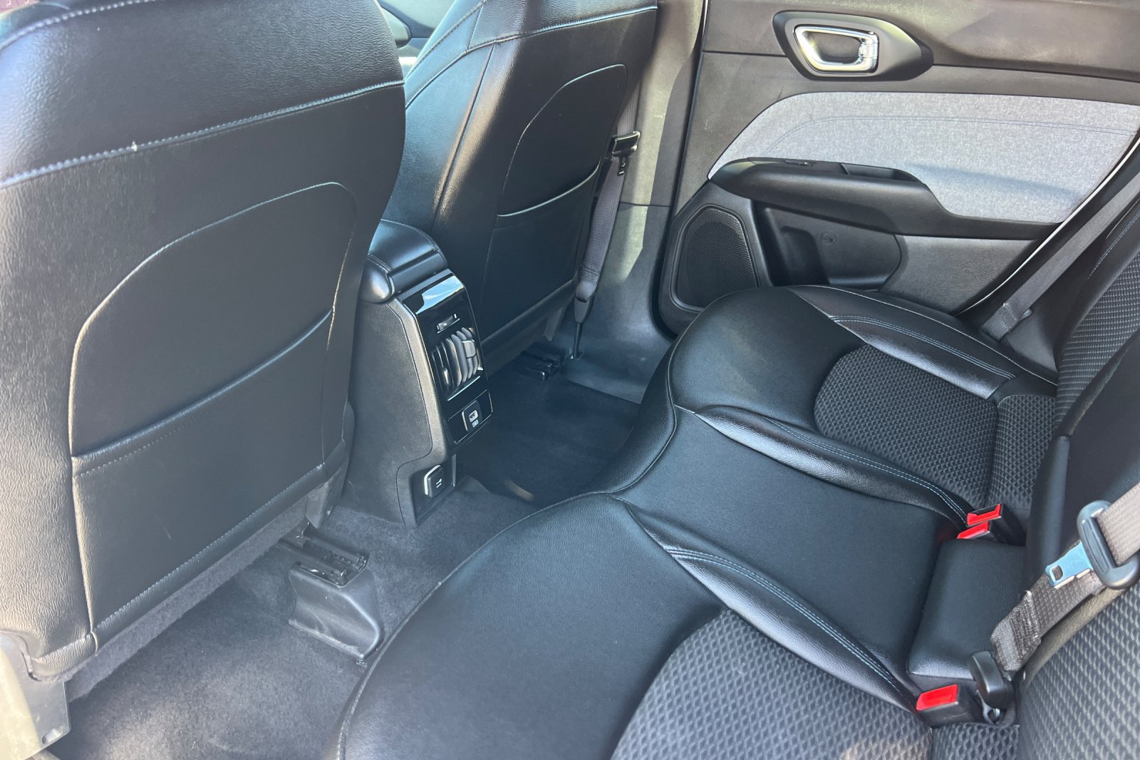 Used 2024 Jeep Compass Latitude AWD/4WD image 14