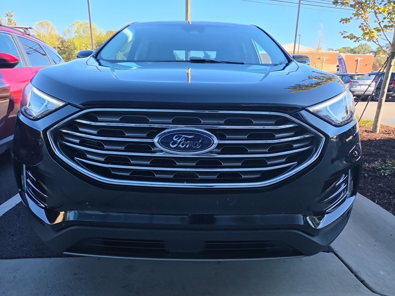 Used 2021 Ford Edge Titanium FWD image 2