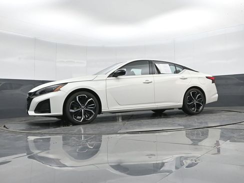 Used 2024 Nissan Altima 2.5 SR image 36