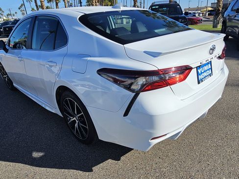 Used 2023 Toyota Camry SE image 3