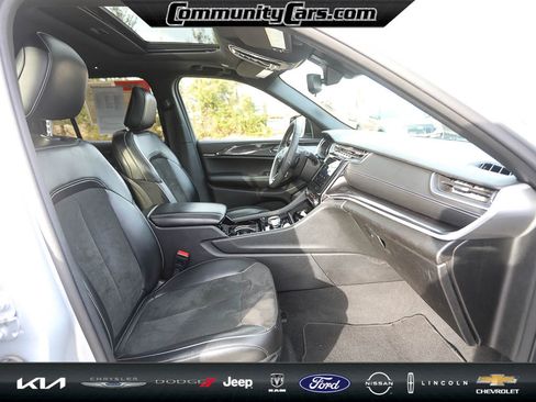 Used 2023 Jeep Grand Cherokee Altitude image 21