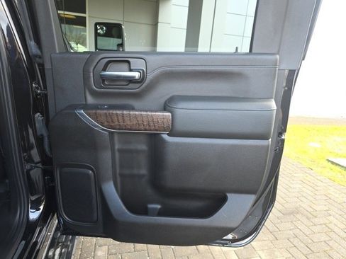 Used 2022 GMC Sierra 3500 Denali w/ Denali Black Diamond Edition image 14