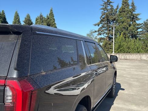 Used 2025 GMC Yukon XL Denali w/ Denali Reserve Package AWD/4WD image 6