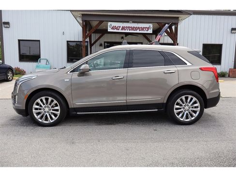 Used 2019 Cadillac XT5 Luxury FWD image 2