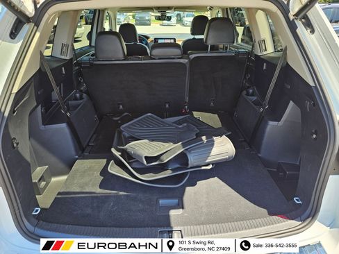 Used 2024 Volkswagen Atlas SE w/ Panoramic Sunroof Package FWD image 33