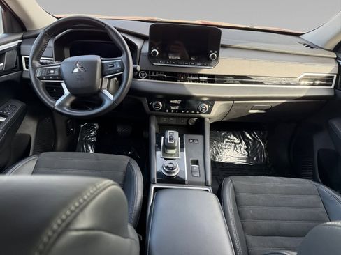 Used 2023 Mitsubishi Outlander SE image 11