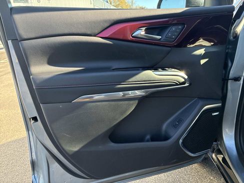 Certified 2025 Chevrolet Traverse RS image 23