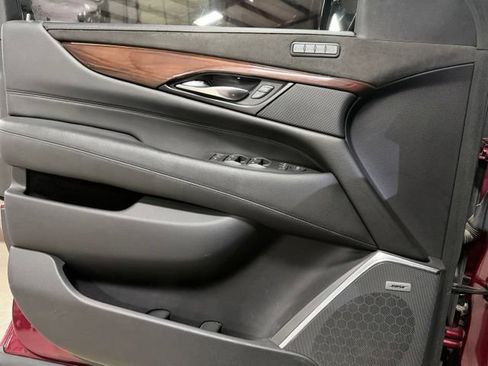 Used 2020 Cadillac Escalade Premium Luxury w/ Escalade Sport Edition AWD/4WD image 21