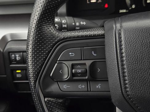 Used 2025 Toyota Tacoma SR5 AWD/4WD image 23