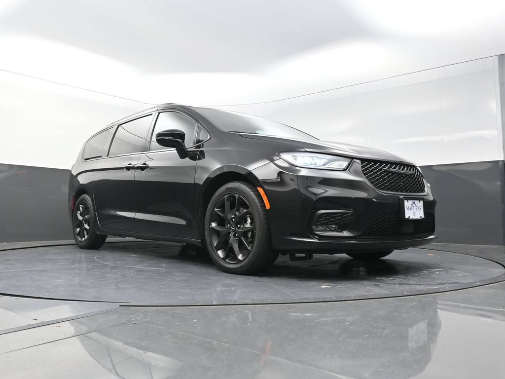 Used 2025 Chrysler Pacifica Limited FWD image 23