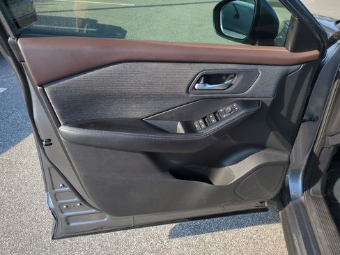 Certified 2023 Nissan Rogue SV FWD image 13