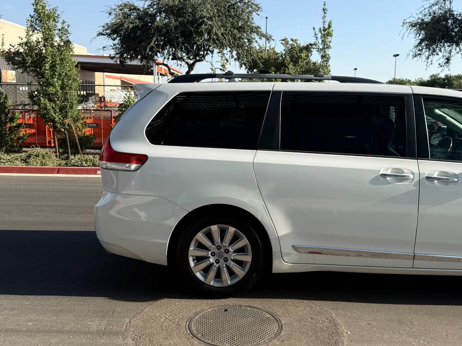 Used 2012 Toyota Sienna Limited w/ Premium Pkg FWD image 5