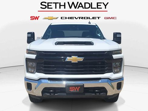 Used 2024 Chevrolet Silverado 2500 W/T w/ WT Convenience Package AWD/4WD image 2