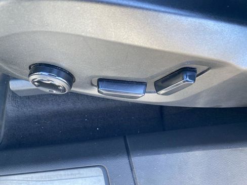 Used 2018 Volvo XC60 T6 R-Design w/ Convenience Package image 12