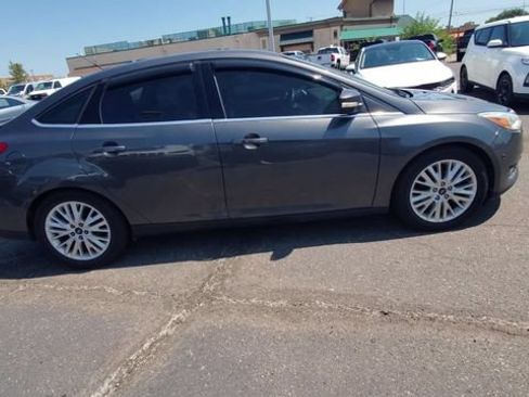 Used 2016 Ford Focus Titanium FWD image 9