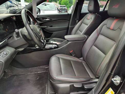 Used 2024 Chevrolet Trax RS FWD image 8