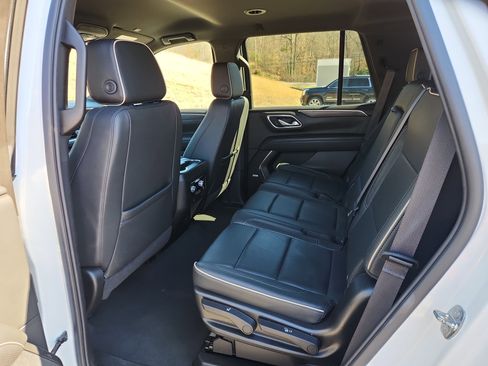 Used 2024 GMC Yukon SLT image 4