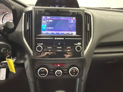 Used 2020 Subaru Crosstrek 2.0i AWD/4WD image 23