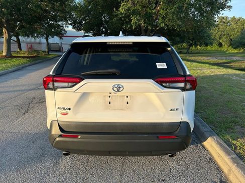 Used 2021 Toyota RAV4 XLE FWD image 5