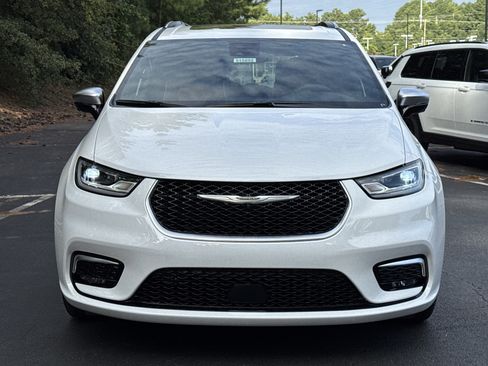 New 2026 Chrysler Pacifica Pinnacle image 2